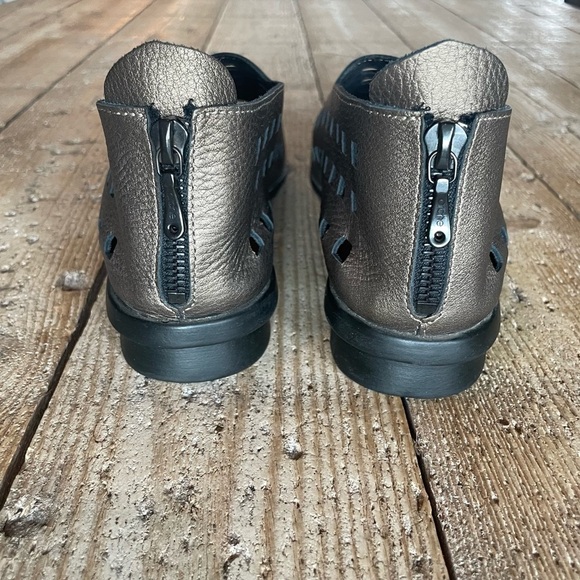 Arche Drick Slip On Brown Bronze Leather Sandal Flat Open Toe Laser Cut Sz39 US8 - Picture 8 of 11